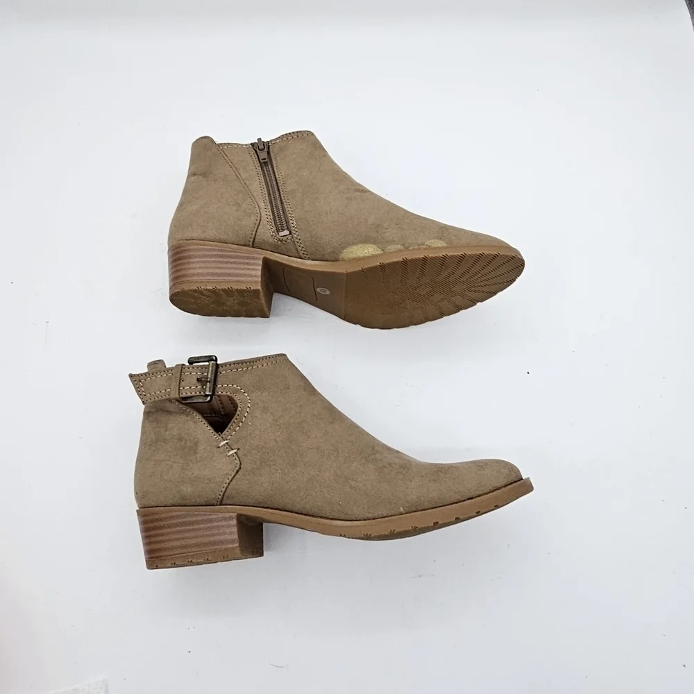 NIB Style & Co. Mabel Womens Taupe Almond Toe Faux Suede Ankle Boots Size 6.5